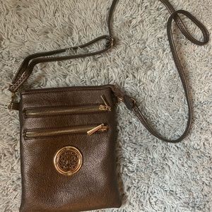 Women’s cross body purse